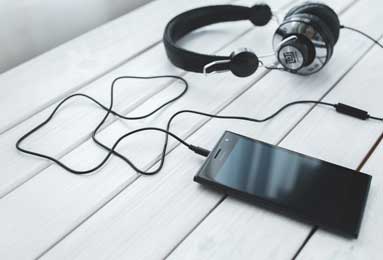 春节假期足球赛场不打烊：皇马盼出线，“枪手”想争冠